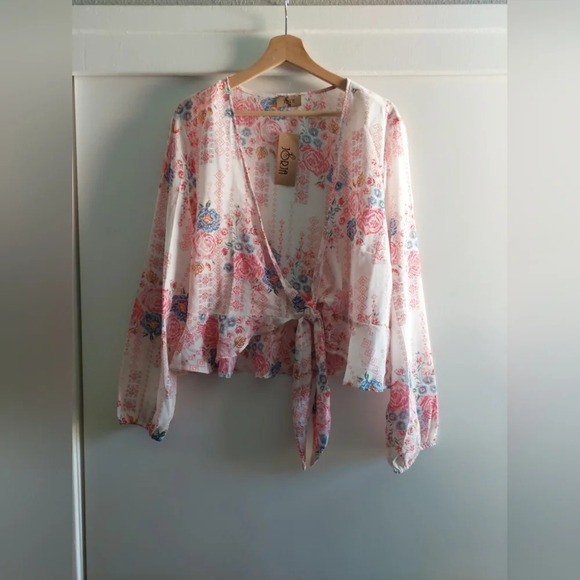Jorja Floral Wrap Ruffle Hem Blouse plunging neck Elastic Cuffs Whimsical - Picture 1 of 7